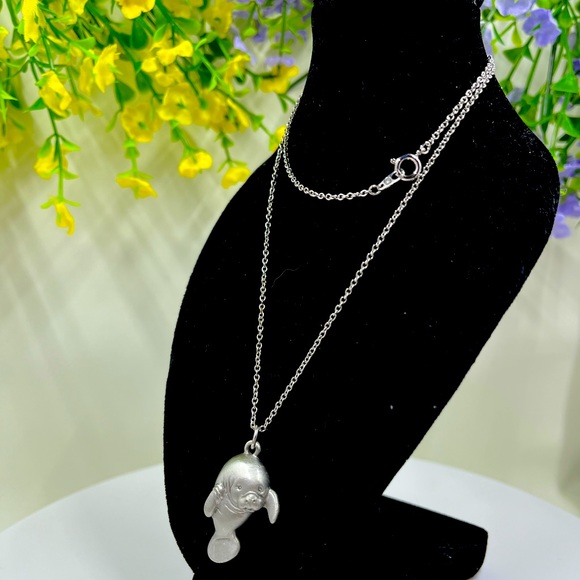 SLD Signed Vintage Chubby Seal Pendant Necklace - Picture 2 of 5